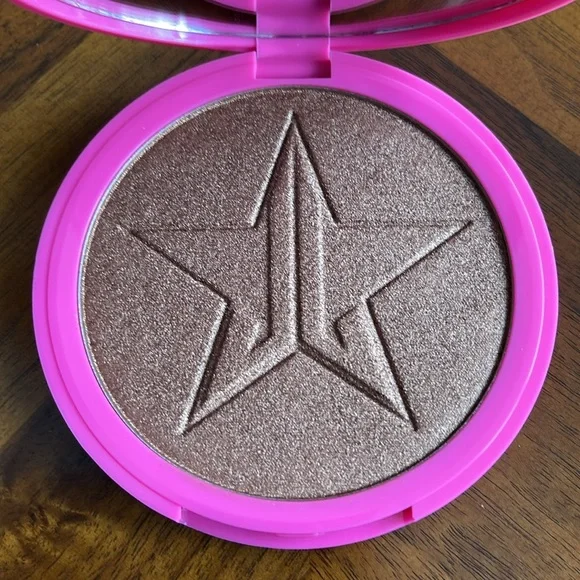 Jeffree Star “DARK HORSE” Skin Frost Highlighting Powder! - Picture 5 of 8